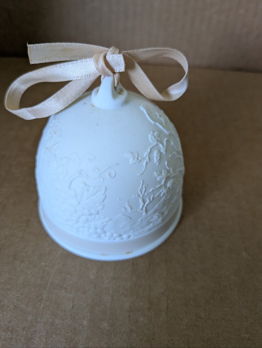 Lladro Porcelain 1993 Collectors Society Embossed Handmade Bell Ribbon Spain